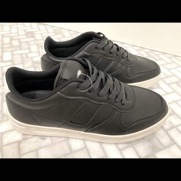 STEVE MADDEN BLACK RUNNERS- Size 8 - Picture 3 of 9